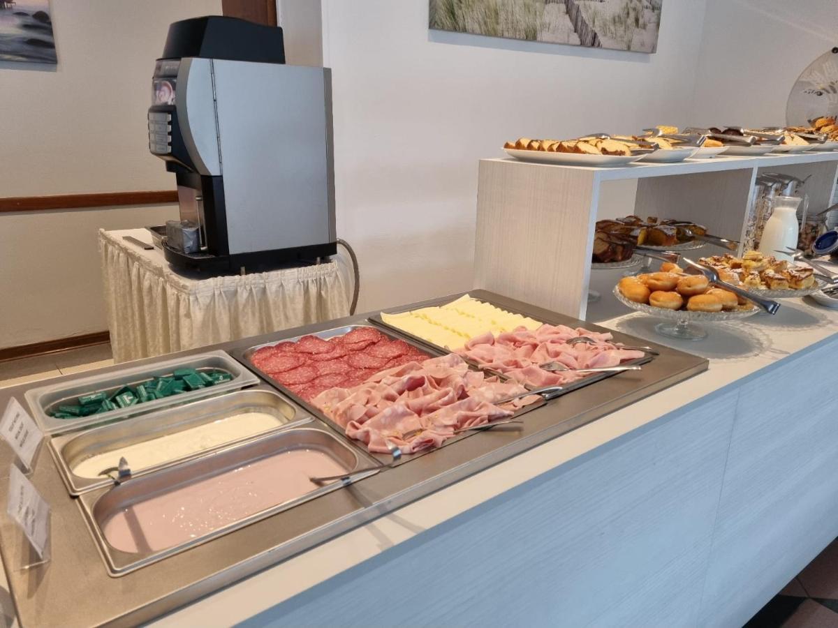 Hotel Serenella Lido di Jesolo Eksteriør bilde