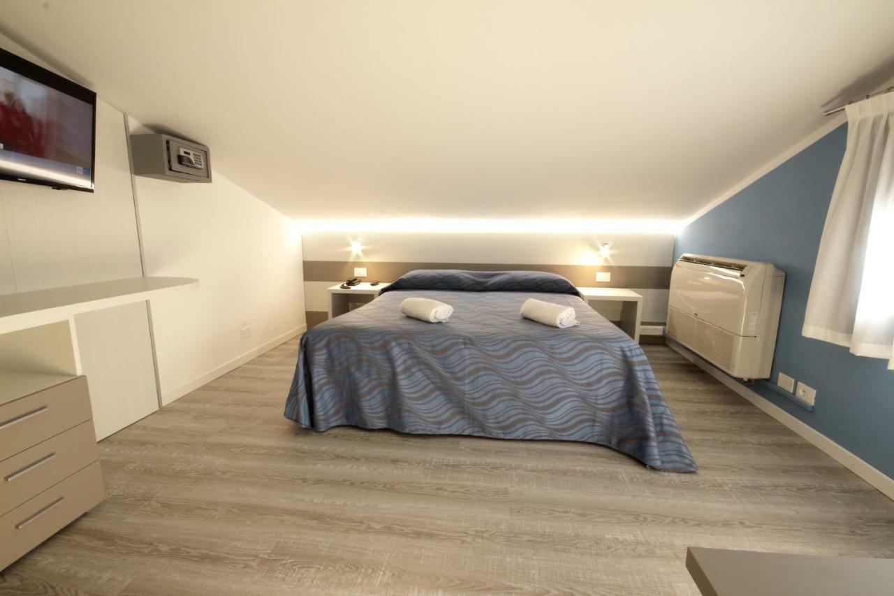Hotel Serenella Lido di Jesolo Eksteriør bilde
